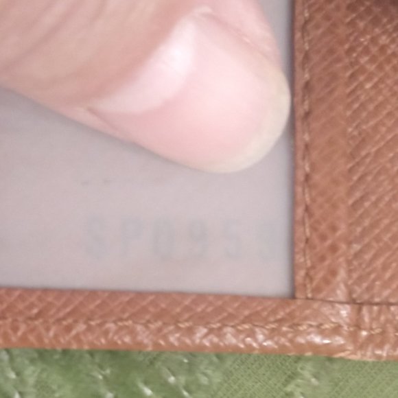 Louis Vuitton Taiga ID Card Holder - Picture 10 of 10